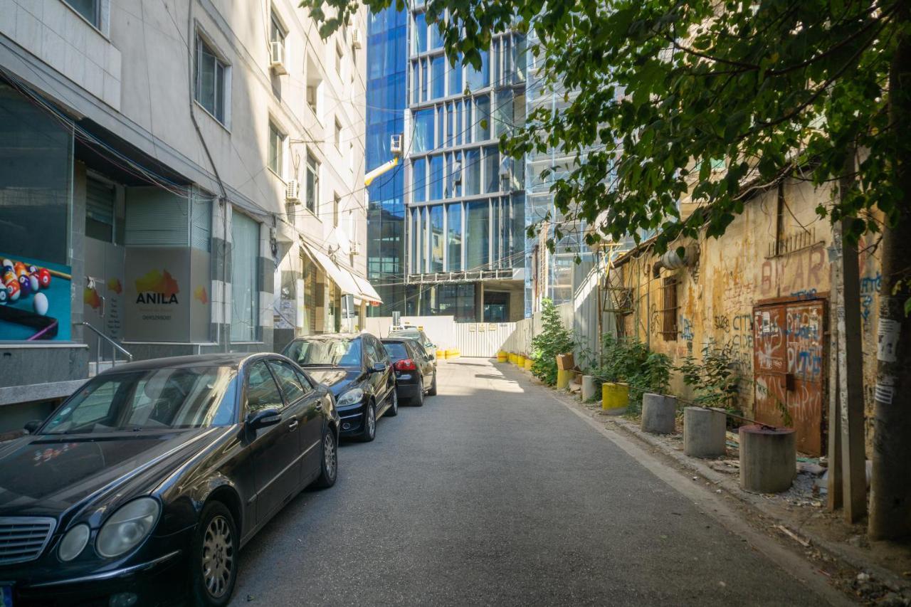 Kwatera prywatna Center Two Private Bedrooms Near Scanderbeg Square On Shared Tirana