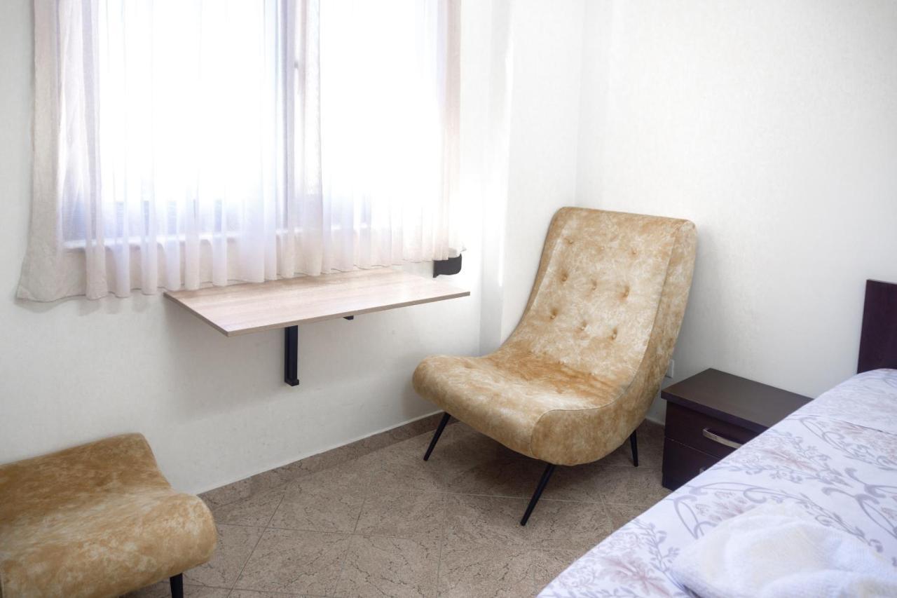 Center Two Private Bedrooms Near Scanderbeg Square On Shared Privatunterkunft Tirana