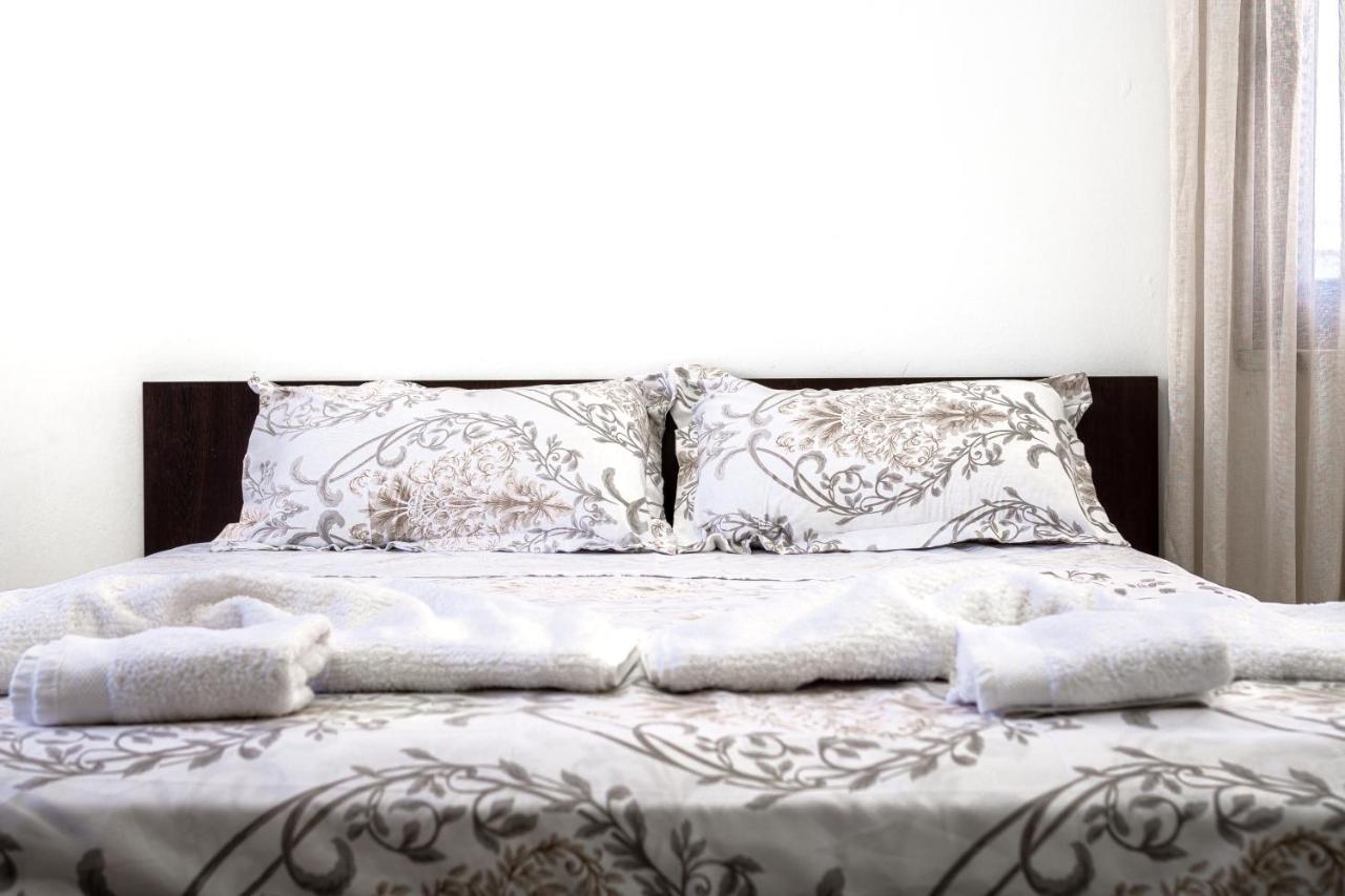 Center Two Private Bedrooms Near Scanderbeg Square On Shared Privatunterkunft Tirana