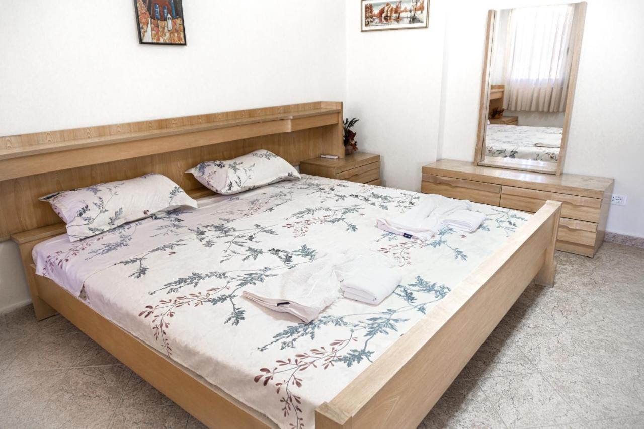 Kwatera prywatna Center Two Private Bedrooms Near Scanderbeg Square On Shared